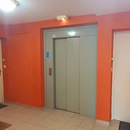 The Family - Bel 4/6 Places Rouen